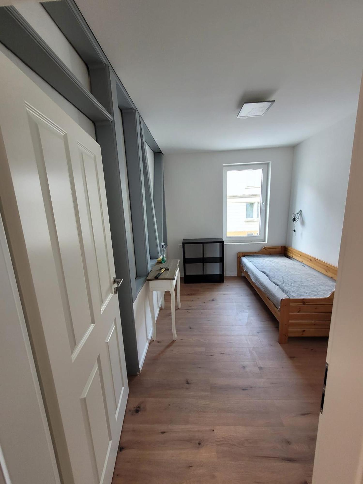 Schoene 3,5 Zimmer Handwerkerwohnung Free Parking Gute Lage ألبشتات المظهر الخارجي الصورة