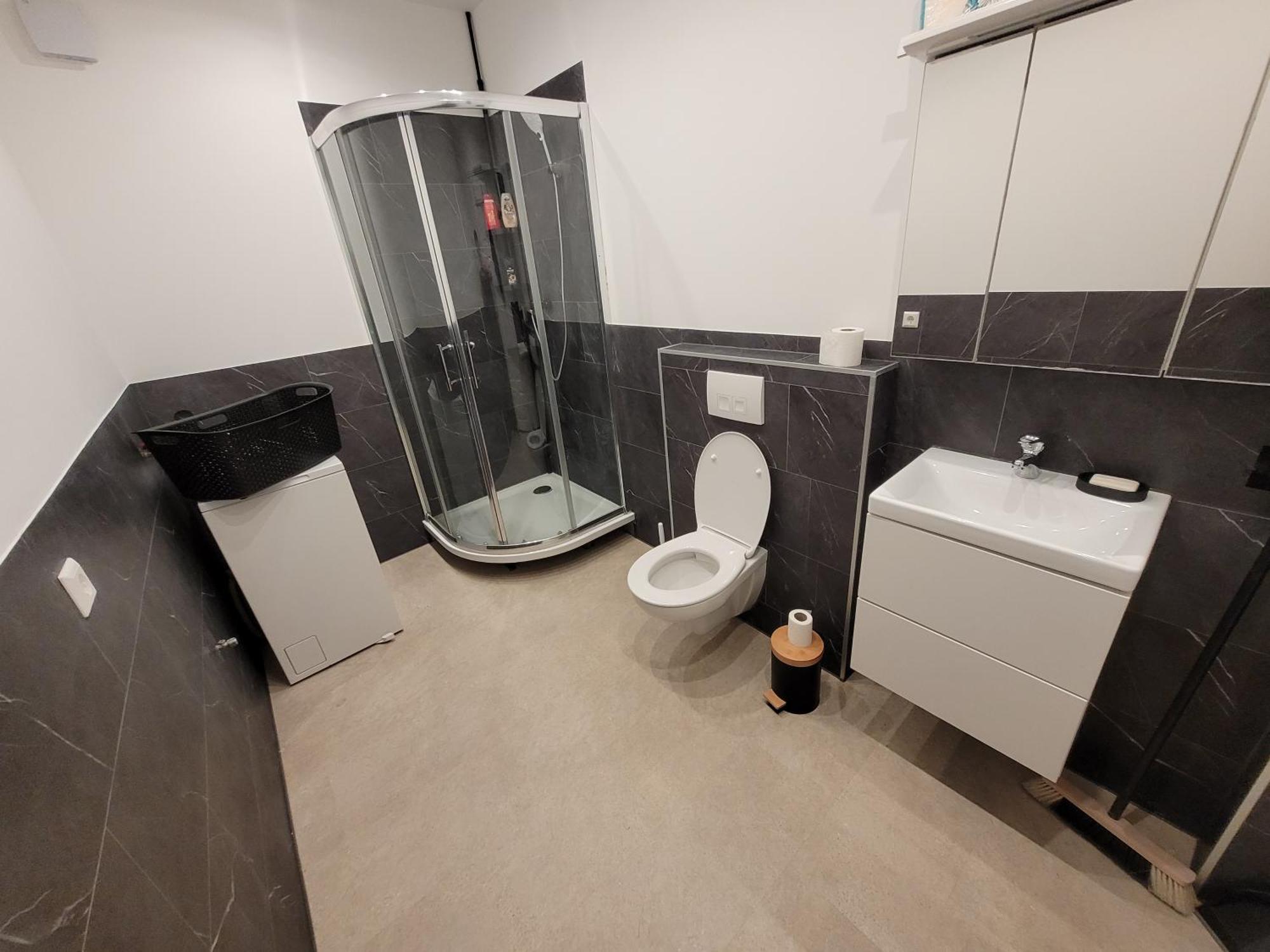 Schoene 3,5 Zimmer Handwerkerwohnung Free Parking Gute Lage ألبشتات المظهر الخارجي الصورة