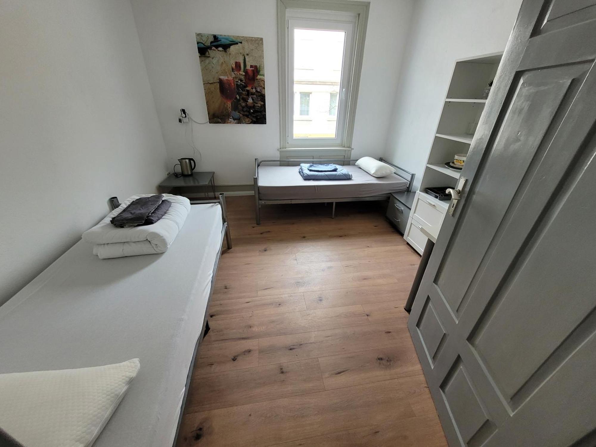 Schoene 3,5 Zimmer Handwerkerwohnung Free Parking Gute Lage ألبشتات المظهر الخارجي الصورة